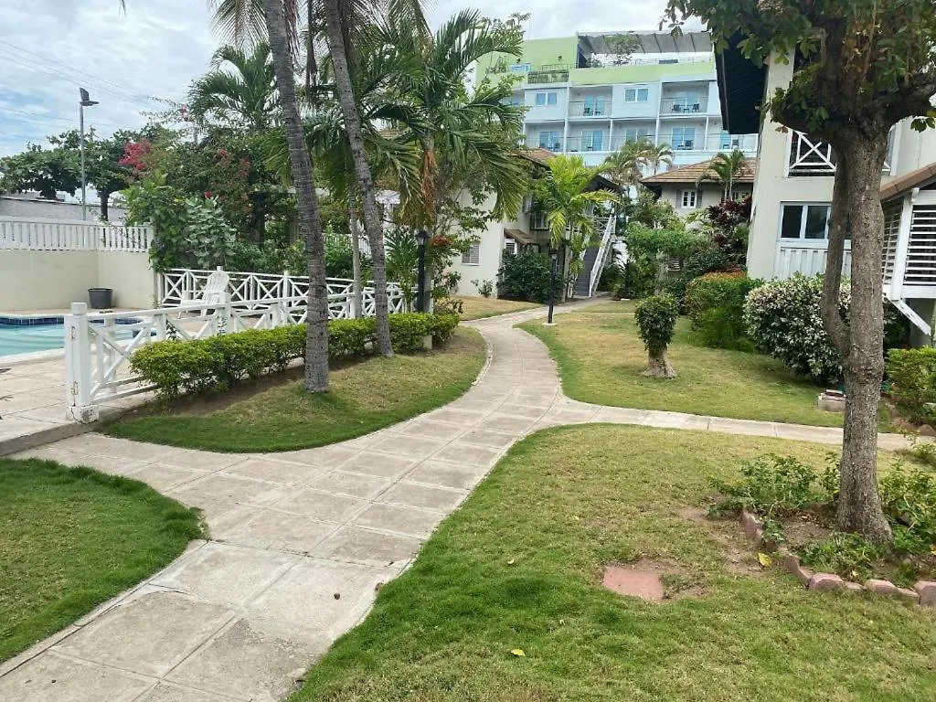 Finest Accommodation Renfrew Place Apt # 41 4--12 Renfrew Rd New Kgn Kingston Jamaica