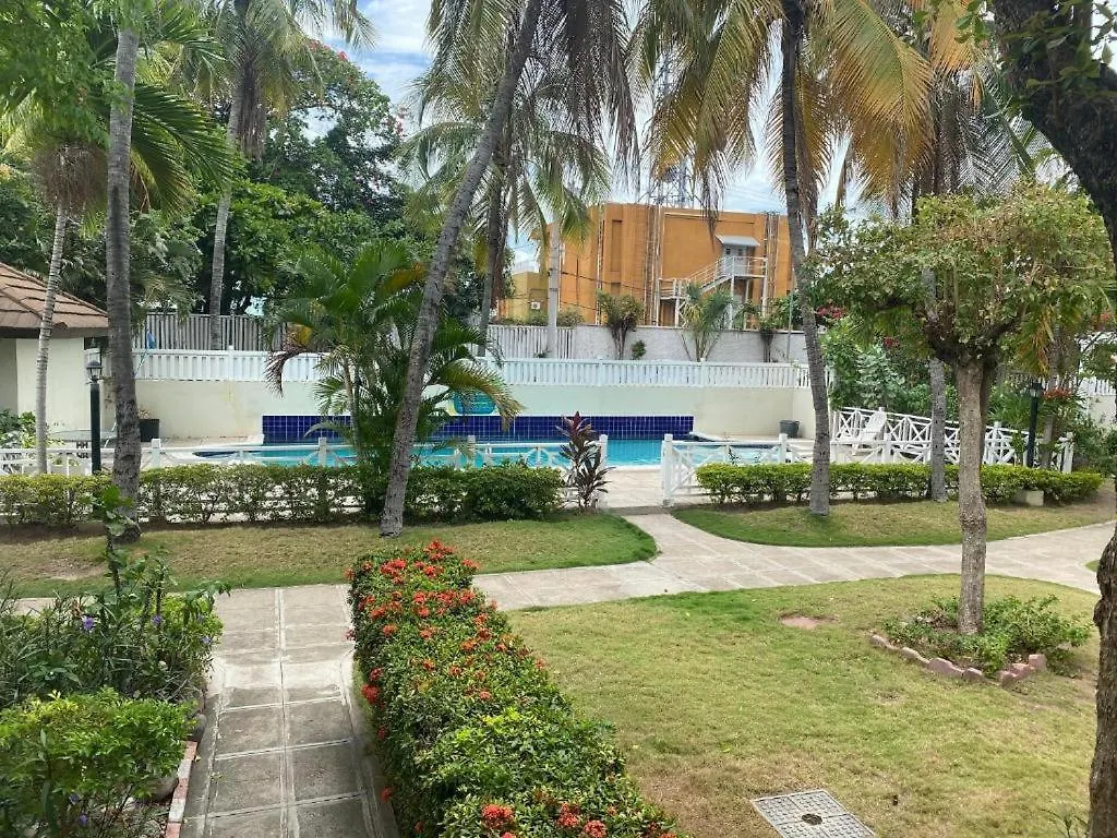 Finest Accommodation Renfrew Place Apt # 41 4--12 Renfrew Rd New Kgn location