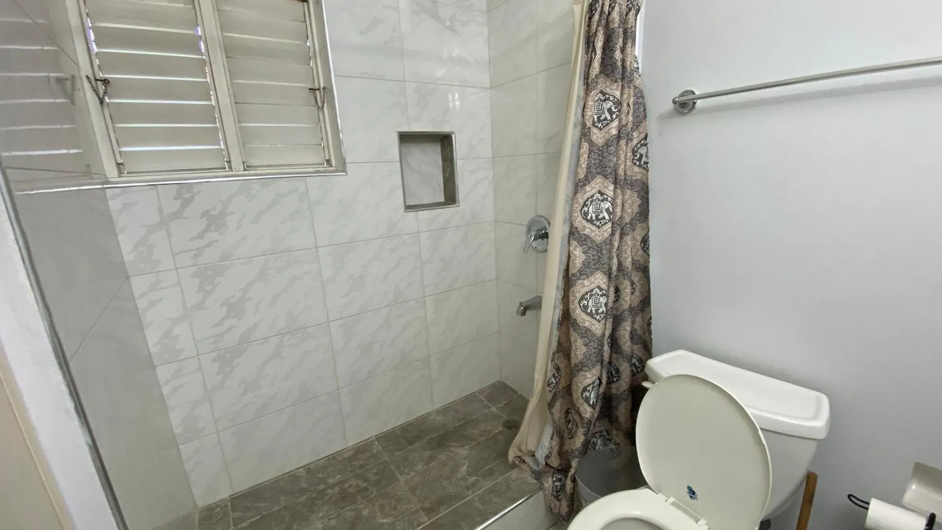 Finest Accommodation Renfrew Place Apt # 41 4--12 Renfrew Rd New Kgn Kingston 0*,  Jamaica