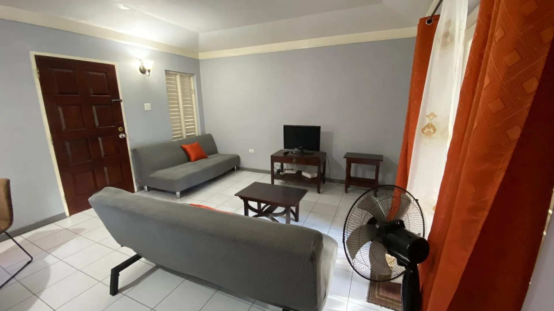 Finest Accommodation Renfrew Place Apt # 41 4--12 Renfrew Rd New Kgn Kingston
